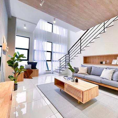 Aparthotel Arte Mont Kiara Kuala Lumpur Exterior foto A living room in a house