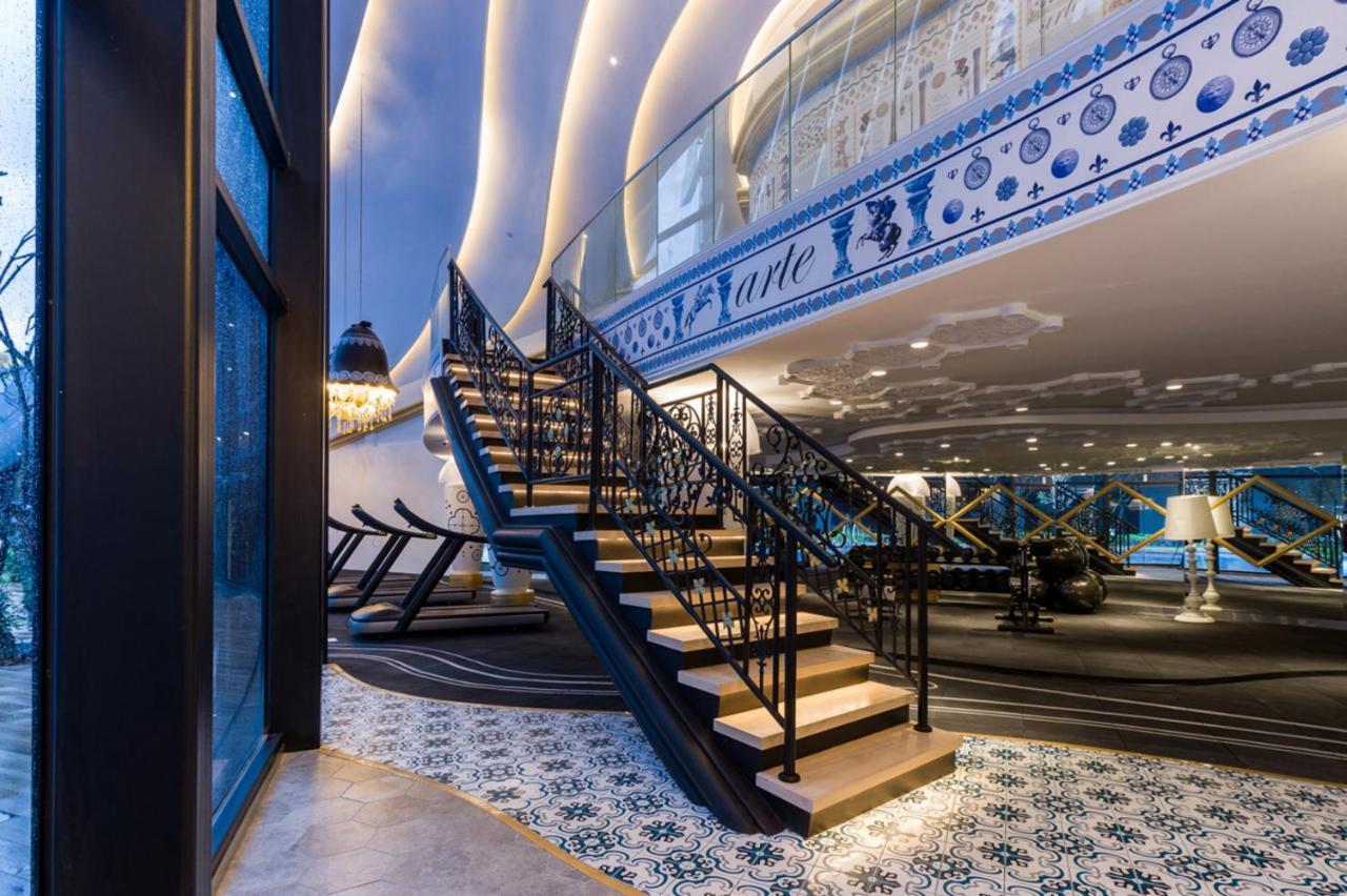 Aparthotel Arte Mont Kiara Kuala Lumpur Exterior foto The staircase in the lobby