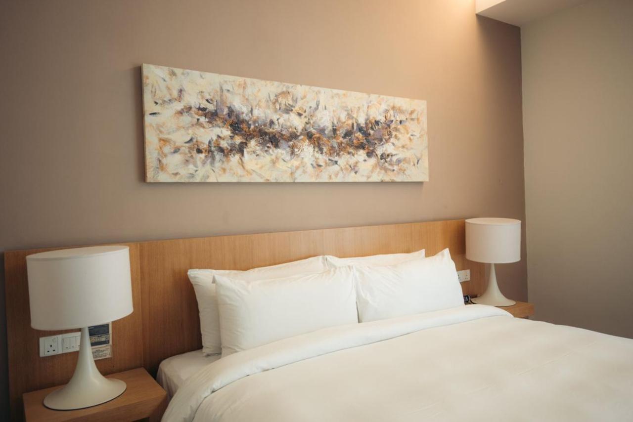 Aparthotel Arte Mont Kiara Kuala Lumpur Exterior foto A bedroom at the hotel