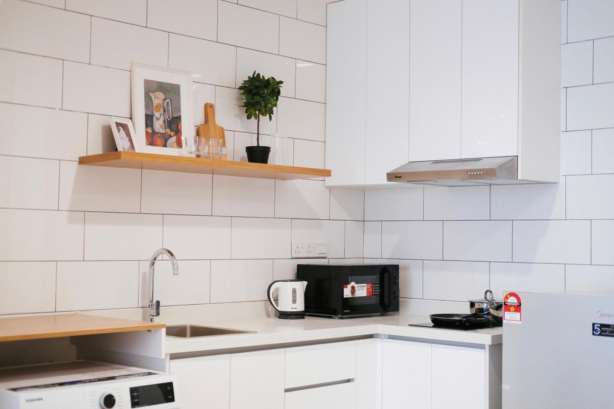 Aparthotel Arte Mont Kiara Kuala Lumpur Exterior foto A microwave oven in a kitchen