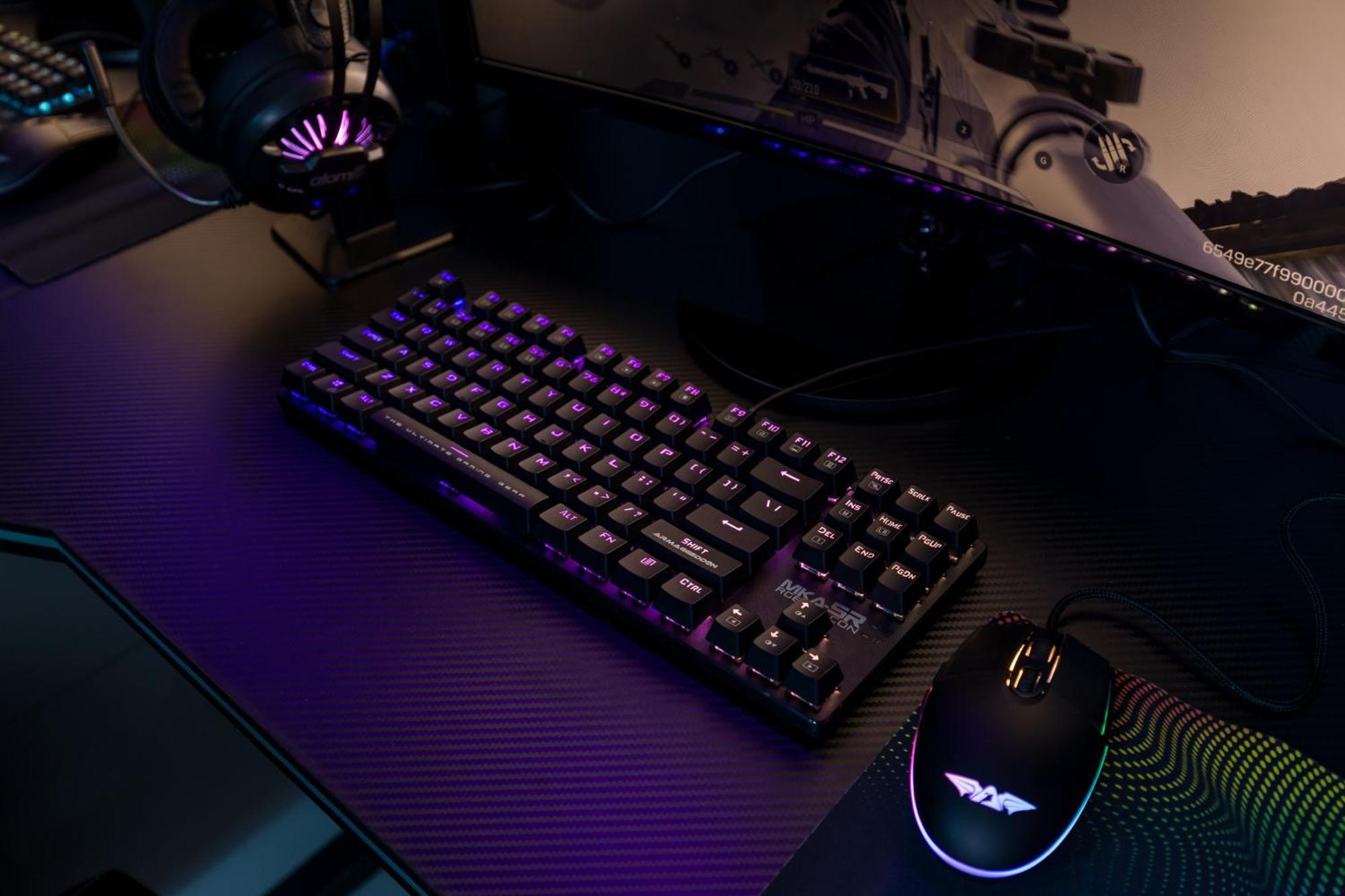 Aparthotel Arte Mont Kiara Kuala Lumpur Exterior foto A Razer gaming keyboard and mouse