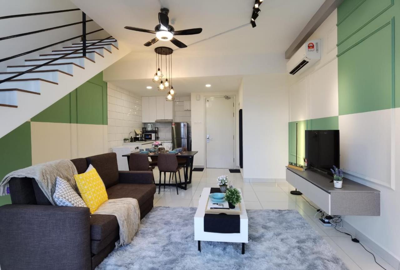 Aparthotel Arte Mont Kiara Kuala Lumpur Exterior foto A living room in a landed property in Singapore