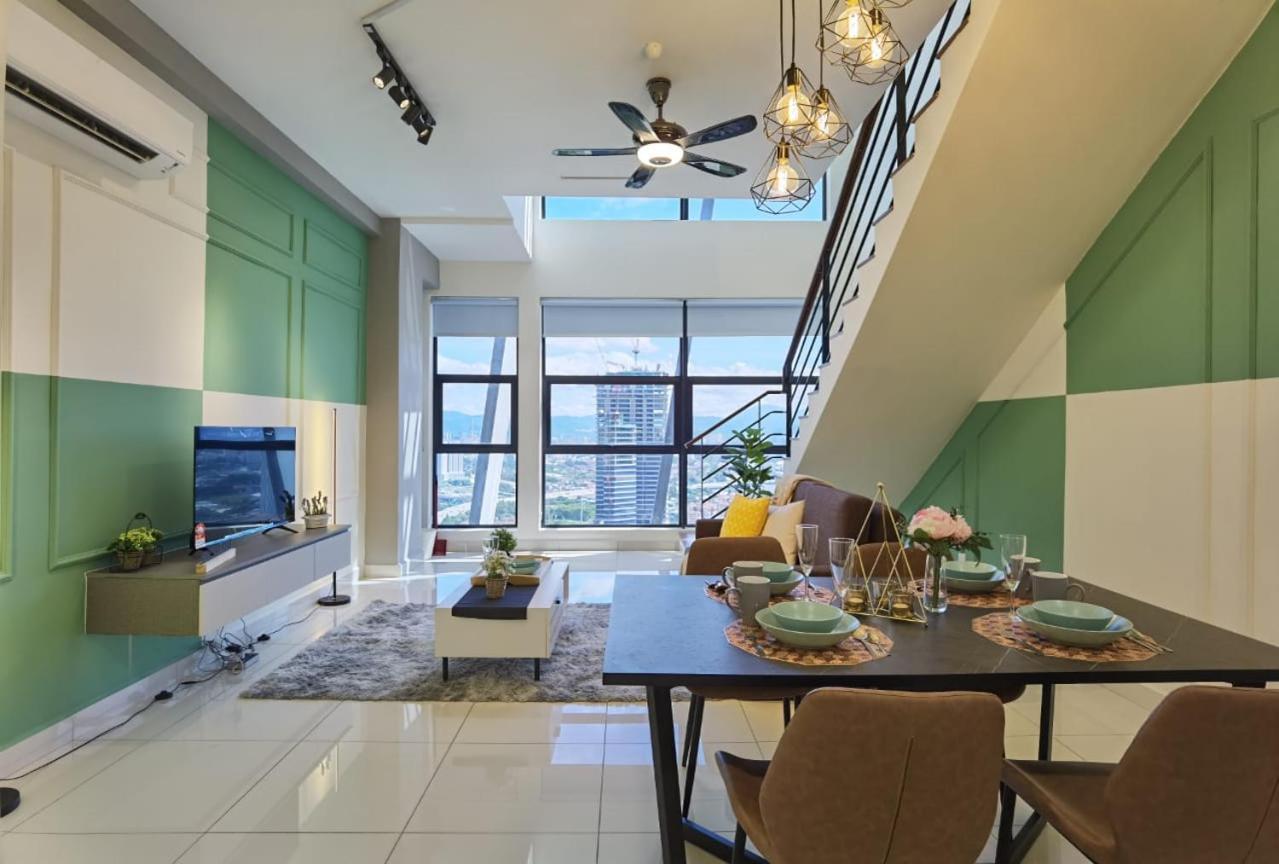 Aparthotel Arte Mont Kiara Kuala Lumpur Exterior foto A living room in a condominium