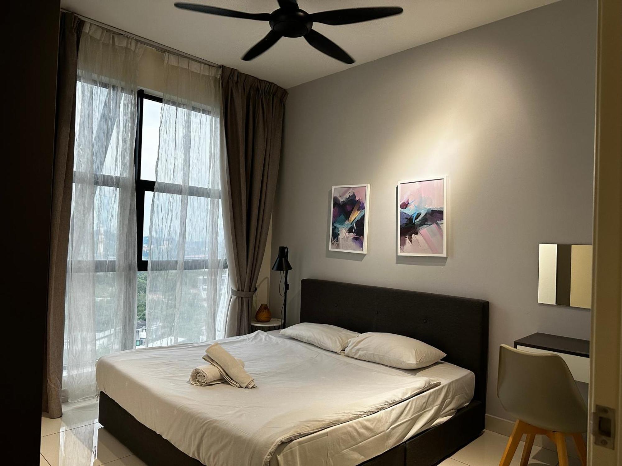 Aparthotel Arte Mont Kiara Kuala Lumpur Exterior foto A bedroom in a condominium